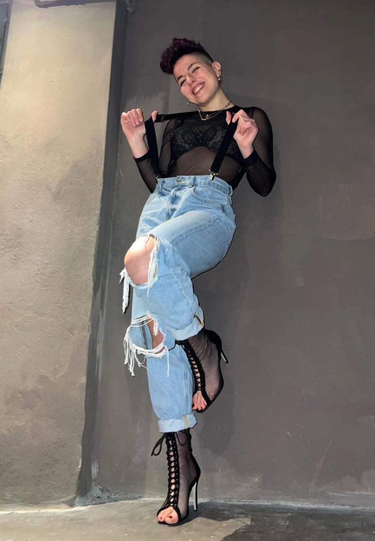 Geek Chic Fashion Style: 30+ Geek Chic Outfit Ideas for Women 11 Geek Chic outfit ideas Suspenders