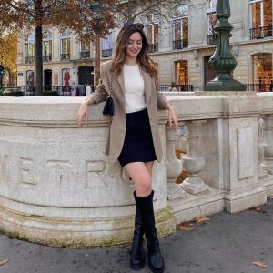 Blazer outfit inspiration with boots