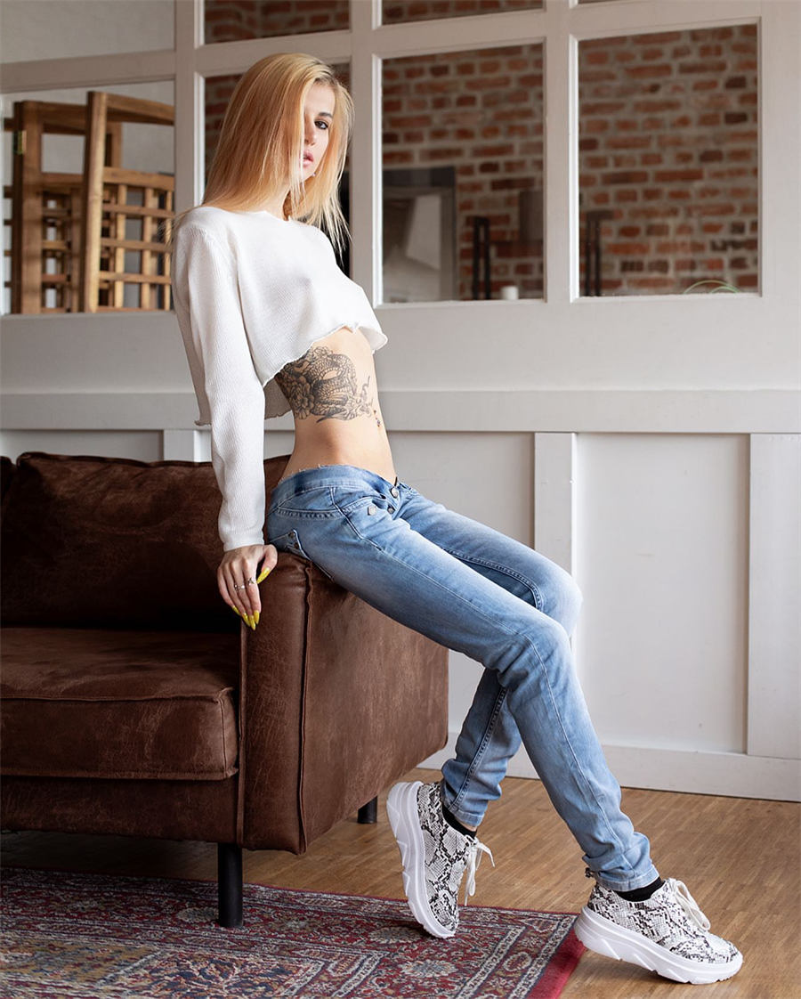 Low Rise Jeans Outfits 17