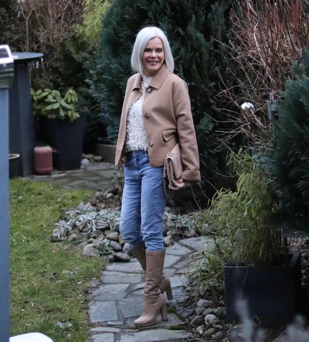 Outfits for Women Over 50 22