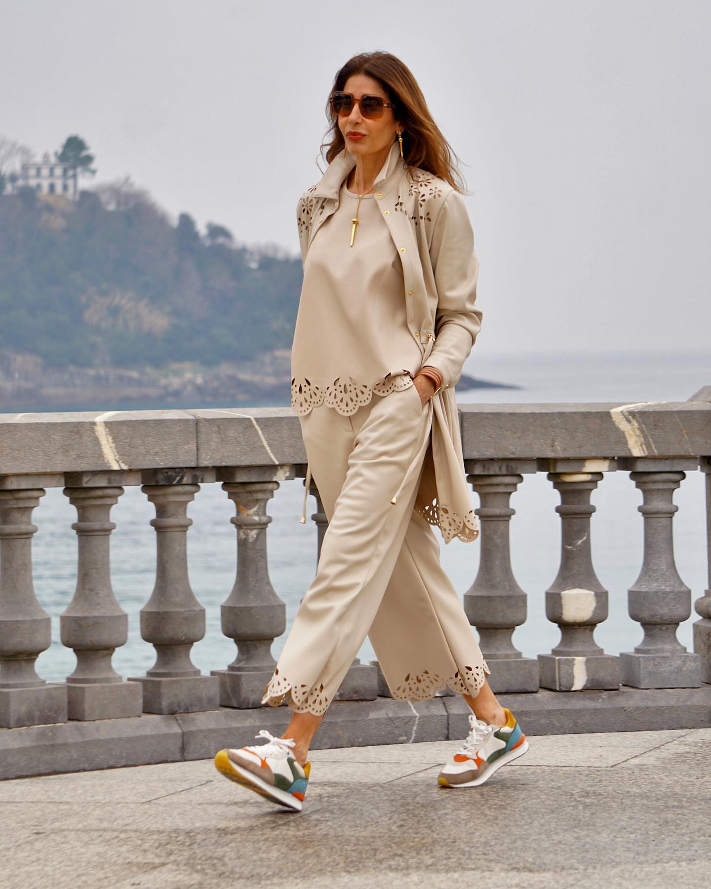 Outfits for Women Over 50 27