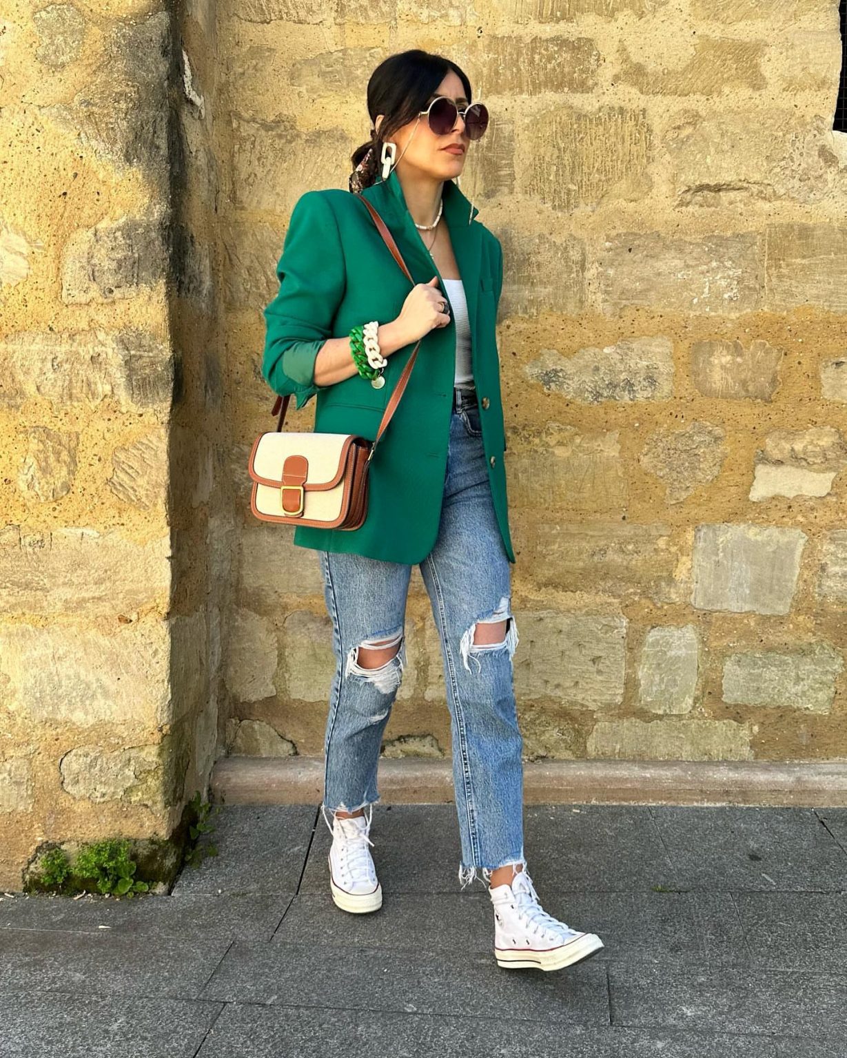 How to Style Mom Jeans & 15 Outfits with Mom Jeans - Her Style Code