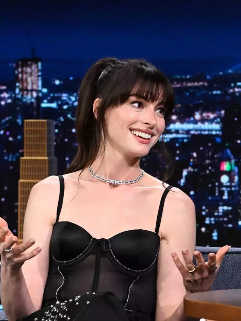 Anne Hathaway Ponytail