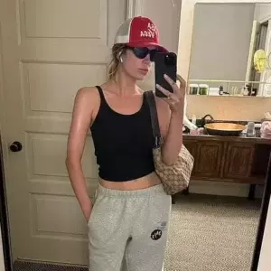 Ashley Bensons Casual Chic Look