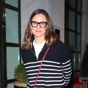 Jennifer Garner Outfit For Women Over