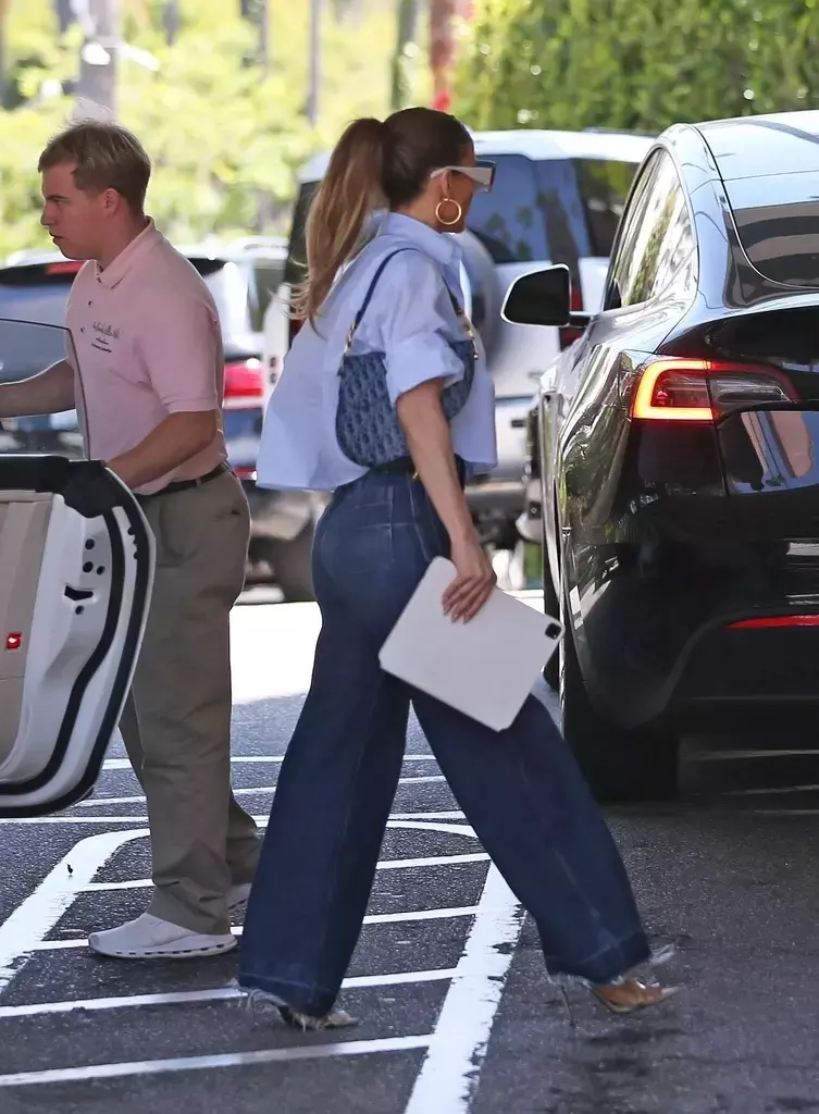 Jennifer Lopez Effortless It Girl Look
