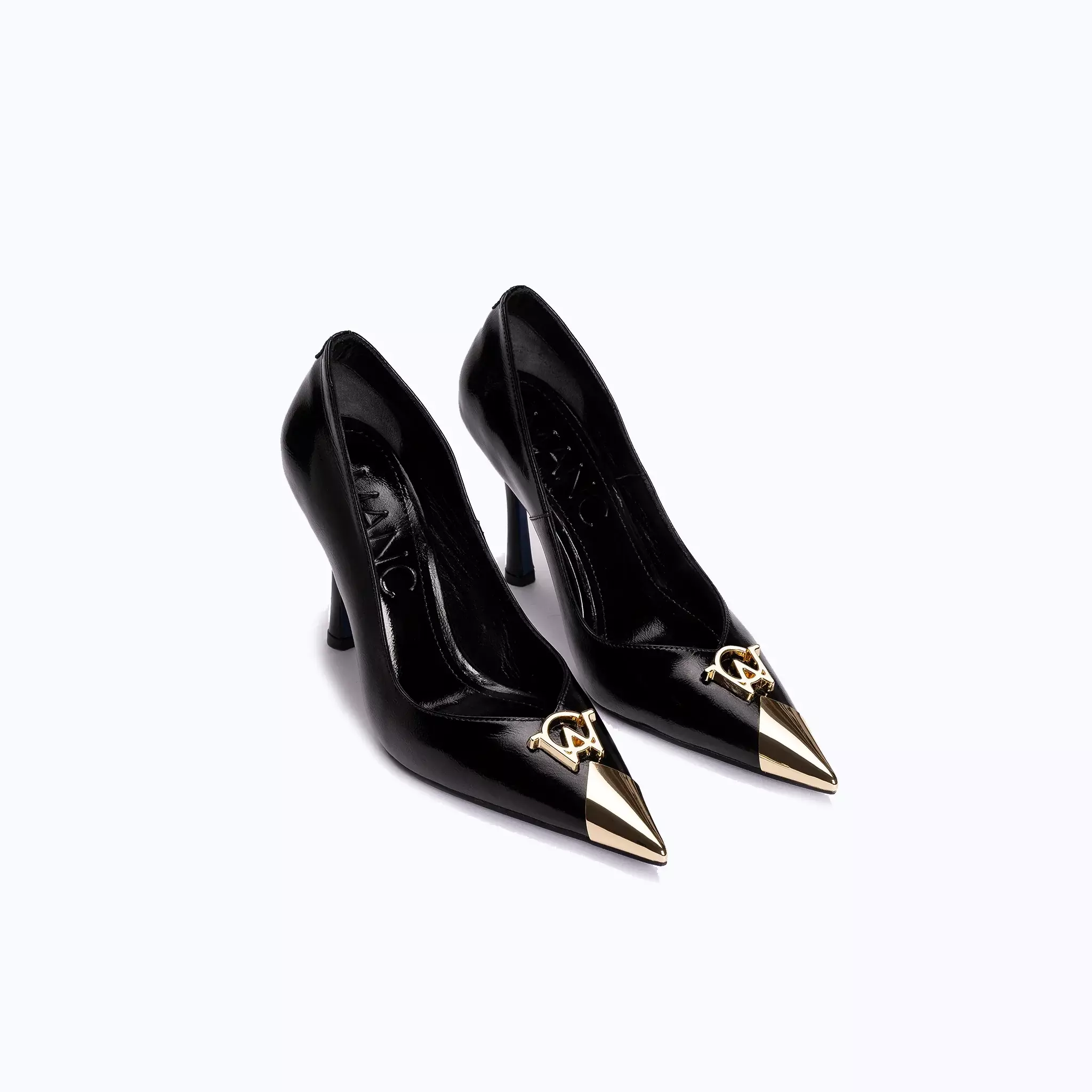 Manc Felicity in Black