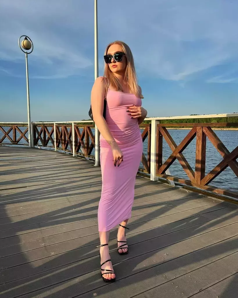 Pink Outfit Ideas For Women