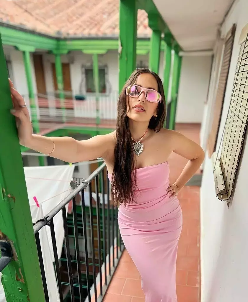 Pink Outfit Ideas For Women