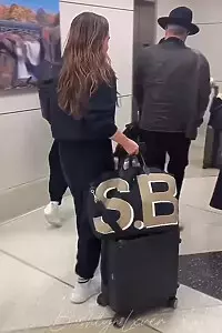 Sophia Bushs Effortless Airport Style
