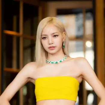 Lisa Blackpink At The Ritz Hotel In Paris