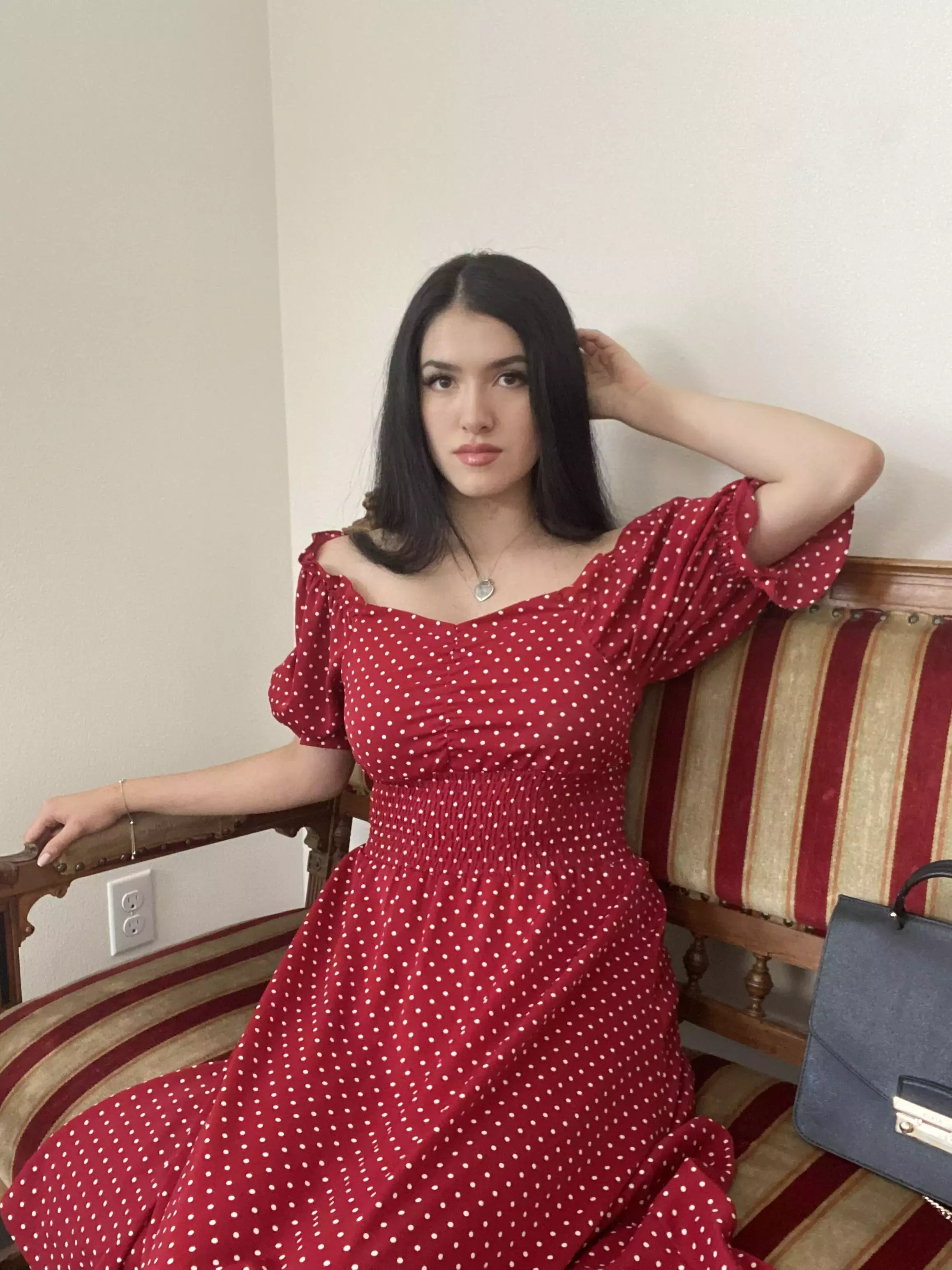 Red Romantic Style Essence