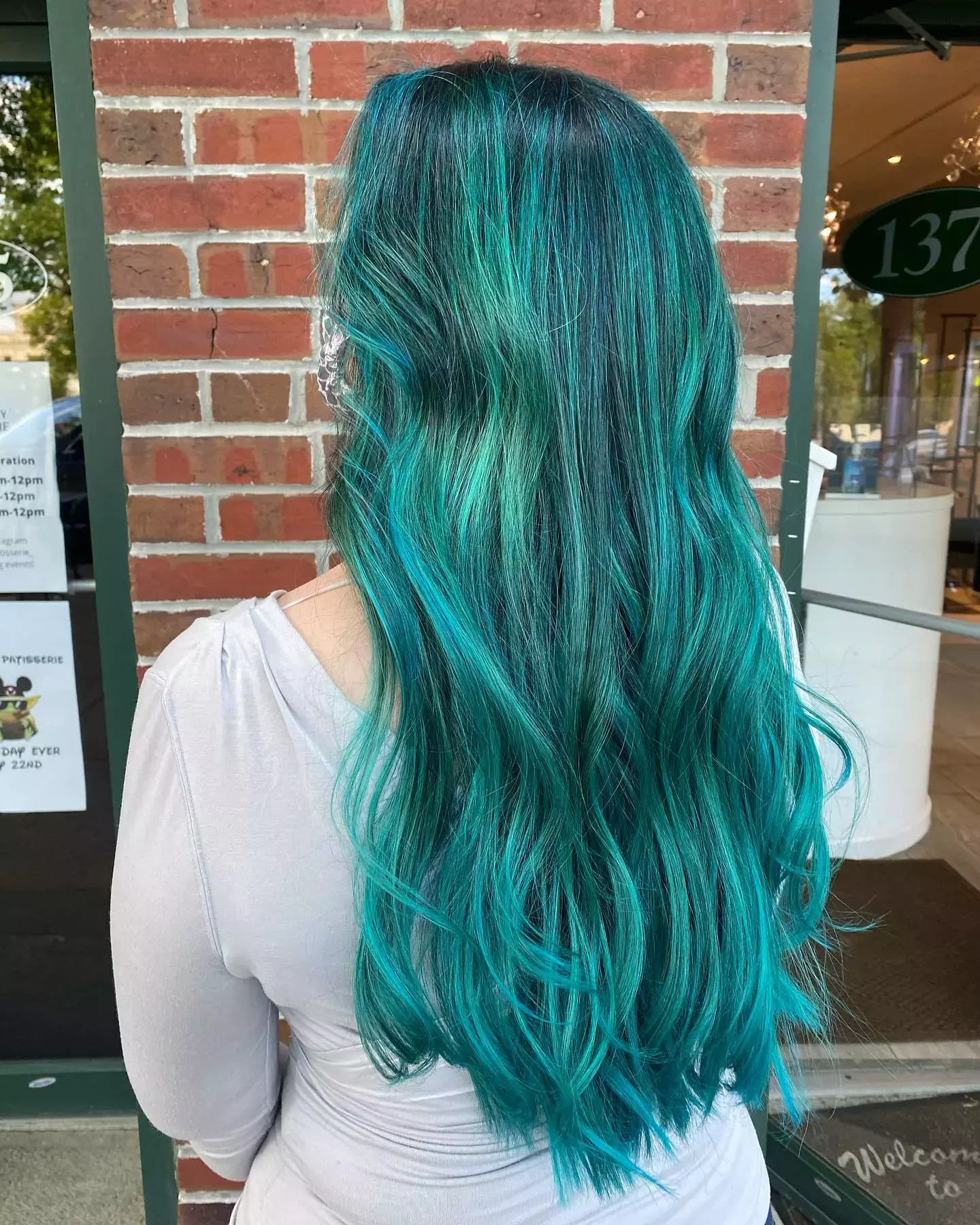 Long Waves With A Teal Touch