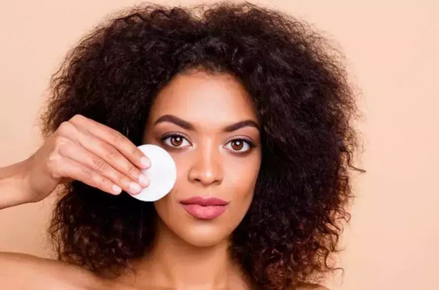 4 Ways You’re Harming Your Skin 4 Ways You’re Harming Your Skin