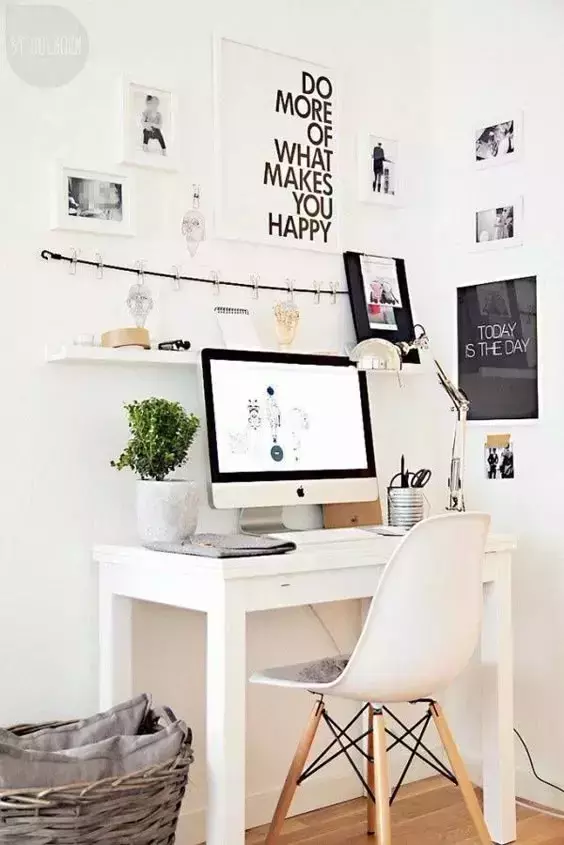 7 Things to Keep on Your Desk for a More Productive Day