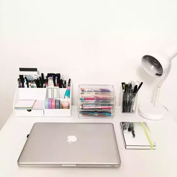 7 Things to Keep on Your Desk for a More Productive Day