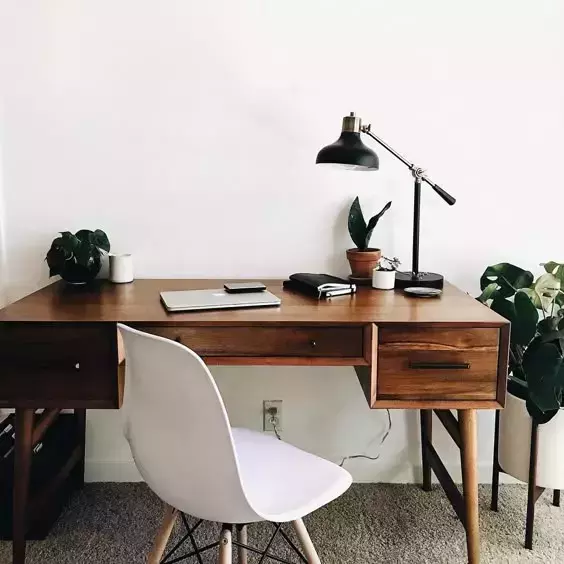 7 Things to Keep on Your Desk for a More Productive Day