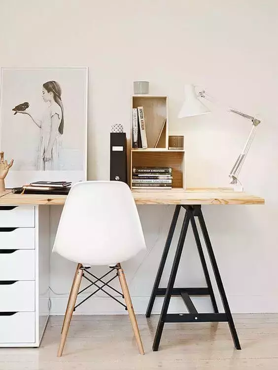 7 Things to Keep on Your Desk for a More Productive Day