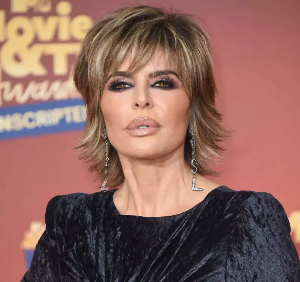 Rose McGowan shaggy hairstyle for women over 50-112606020013