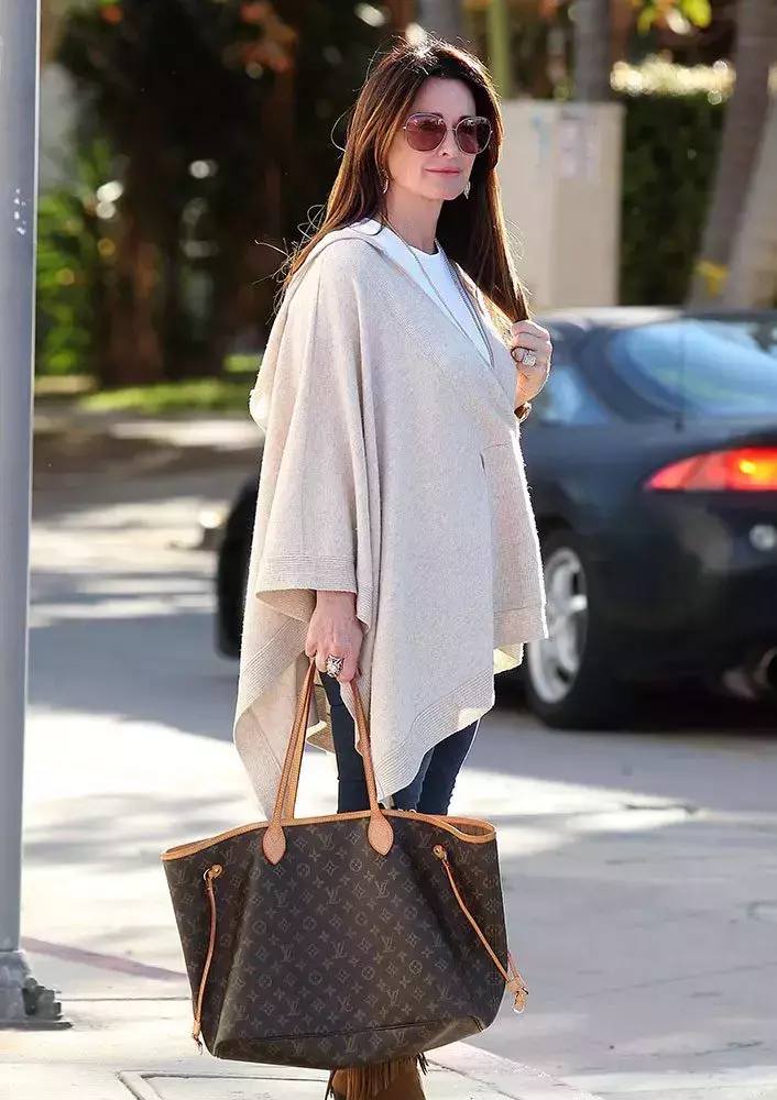 7 Reasons Why Fashionista Must Own a Louis Vuitton Neverfull Tote 7 Reasons Why Fashionista Must Own a Louis Vuitton Neverfull Tote